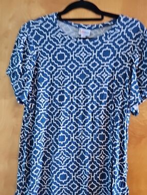 LuLaRoe Blue and White Geometric Short Sleeve Top